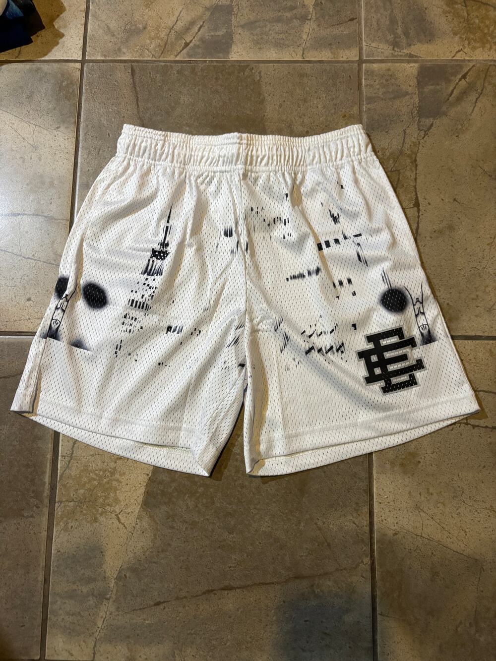 Eric Emanuel white newyork skyline graphic shorts
